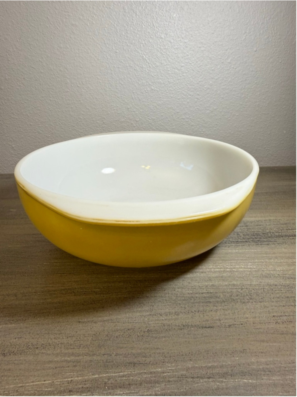VINTAGE PYREX CASSEROLE DISH #024 2 QT Golden Yellow Pre-owned no lid - Picture 4 of 13